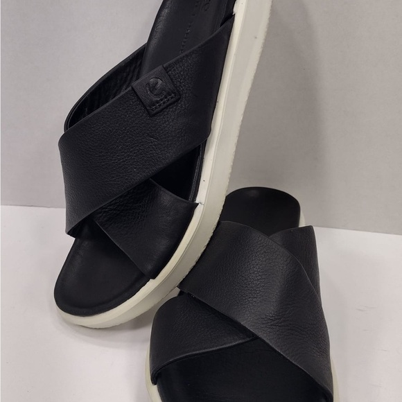 Eco Black Crisscross Slide Sandals size 8 pre
Owned good condition - Picture 2 of 6